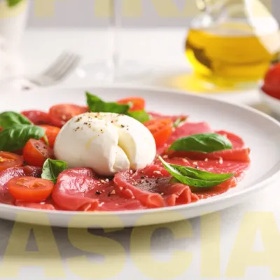 Carpaccio con pomodorini, burrata e basilico