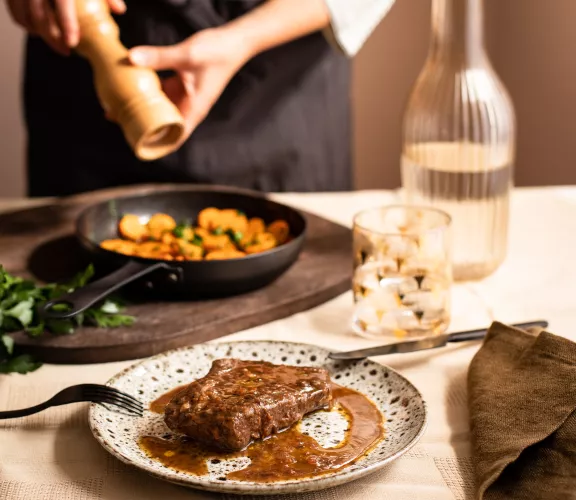 STRACOTTO DI ARROSTO CON CAROTE PREZZEMOLATE