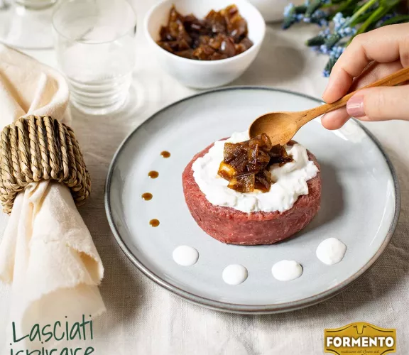 Battuta di Fassone con stracciatella e cipolla caramellata