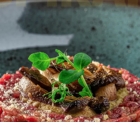 Battuta con crema di castagne e funghi porcini