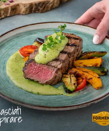 Lasciati Ispirare - Tagliata di scottona con salsa al pepe verde e verdure grigliate