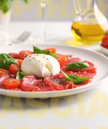 Carpaccio con pomodorini, burrata e basilico