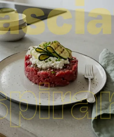 Battuta con zucchina trombetta grigliata e robiola fresca